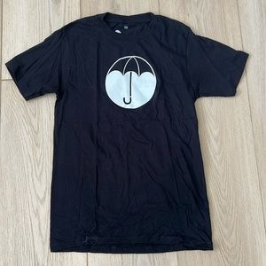 Umbrella Academy t-shirt | size XS